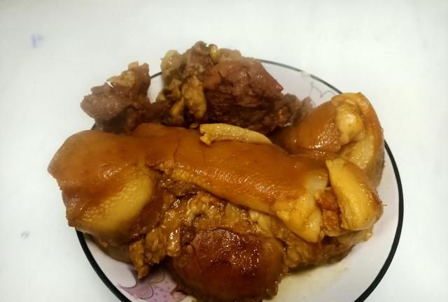 就是家里常用的调料，家庭版卤猪头