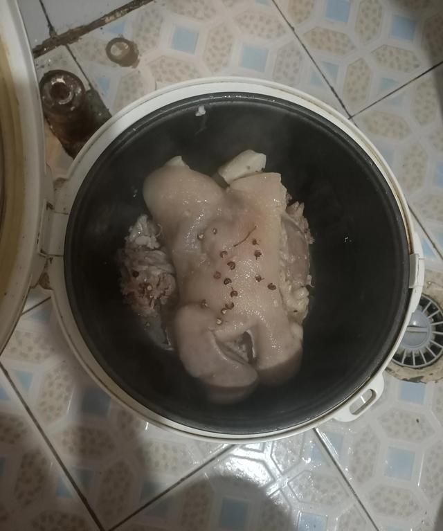 就是家里常用的调料，家庭版卤猪头