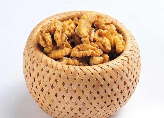 吃核桃仁有什么好处,吃核桃仁对身体有什么好处吗图6