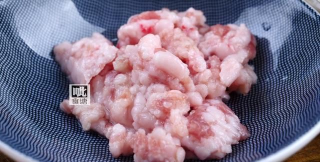 喜欢吃鱼又怕做法麻烦？赶紧收藏，不煎不炸锅里一扔，简单又好吃