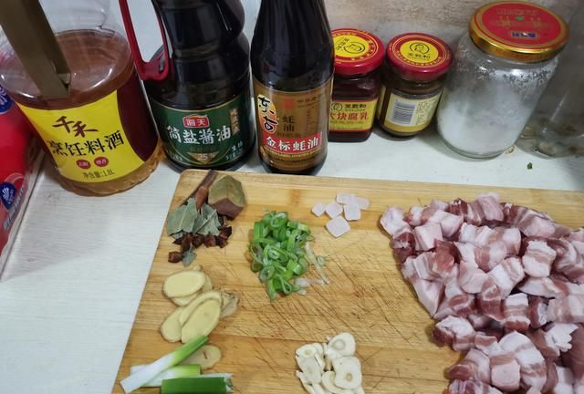 家常菜土豆红烧肉