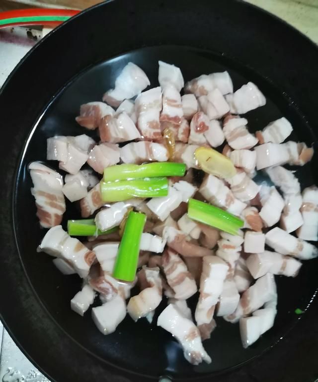 家常菜土豆红烧肉