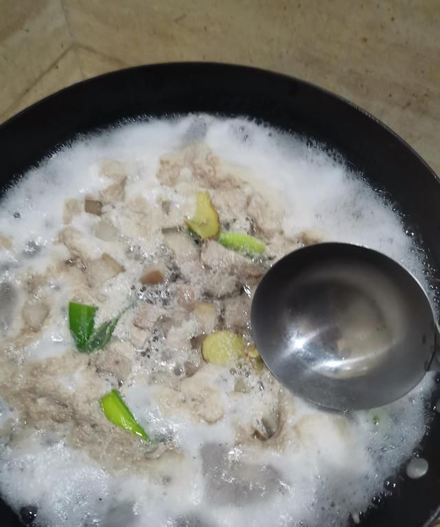 家常菜土豆红烧肉