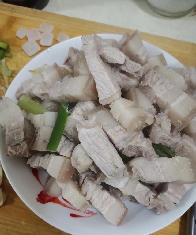 家常菜土豆红烧肉