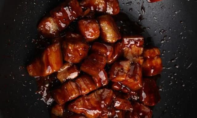 家常菜土豆红烧肉