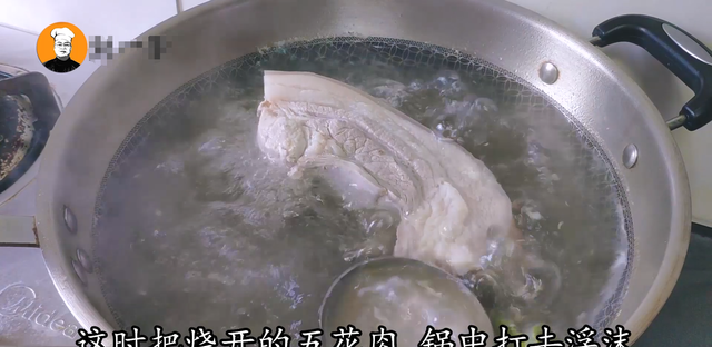 猪肉炖粉条家常做法，味道鲜美，猪肉软烂，粉条一点不粘锅