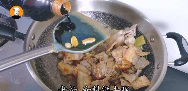 猪肉炖粉条家常做法，味道鲜美，猪肉软烂，粉条一点不粘锅