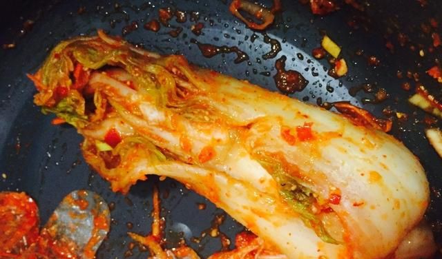 怎么腌制辣白菜,正宗朝鲜酸甜辣白菜腌制方法图9