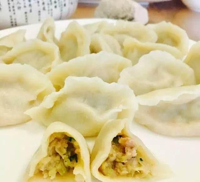 包白菜饺子怎么包,包大白菜馅儿的包子怎样包才好吃图6