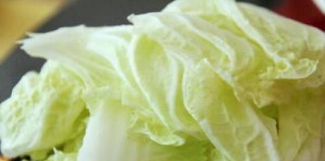 包白菜饺子怎么包,包大白菜馅儿的包子怎样包才好吃图7