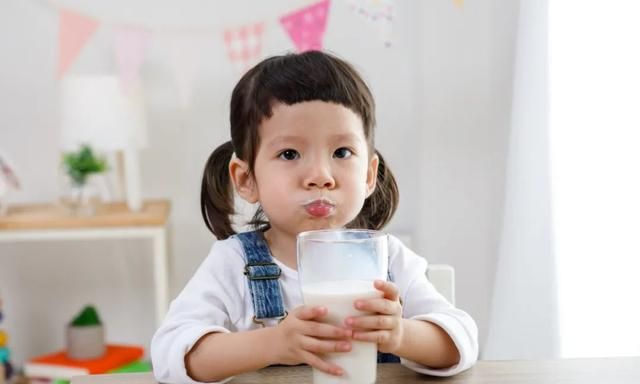 豆奶纳入国民饮奶计划！孩子能不能喝？弄清这几个问题很重要