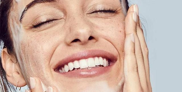 秋冬干燥敏感，需要选对温和洁面哦