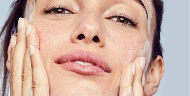 秋冬干燥敏感，需要选对温和洁面哦