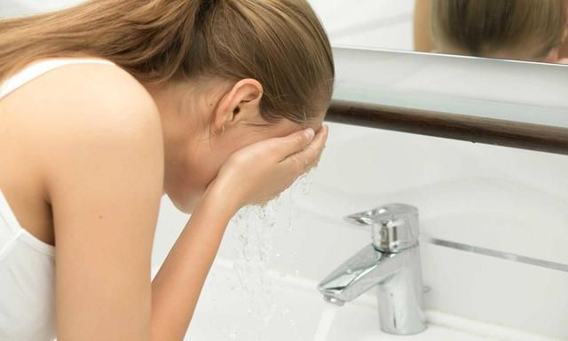 秋冬干燥敏感，需要选对温和洁面哦