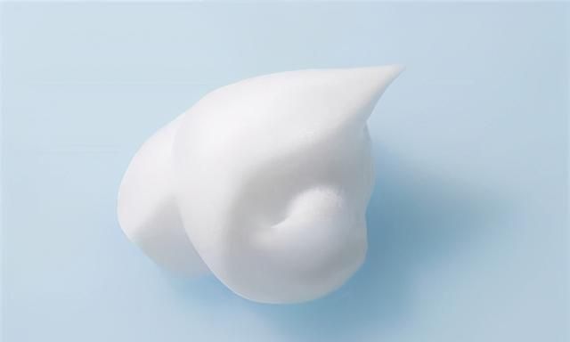 秋冬干燥敏感，需要选对温和洁面哦