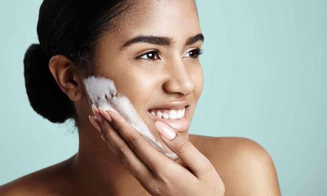 秋冬干燥敏感，需要选对温和洁面哦