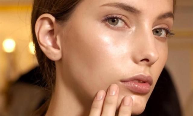 秋冬干燥敏感，需要选对温和洁面哦