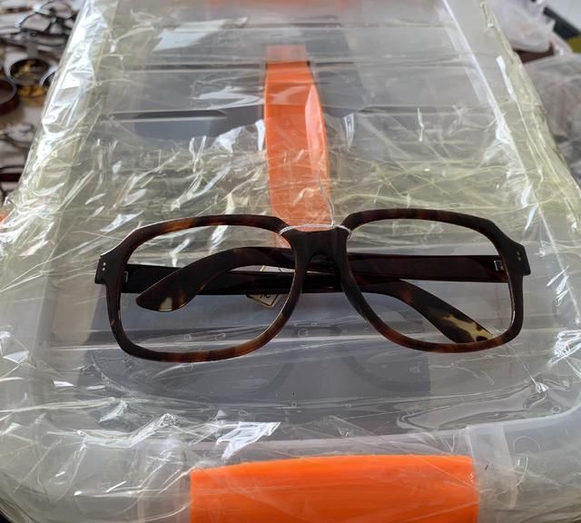 「听」上海警方破获非法出售玳瑁制品案，被制成眼镜架、梳子和手镯