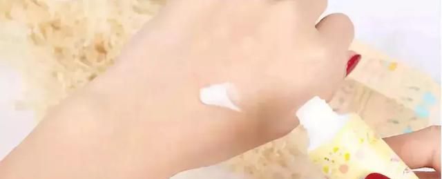 频繁洗手皮肤易缺水？正确使用护手霜拥有“水嫩”双手