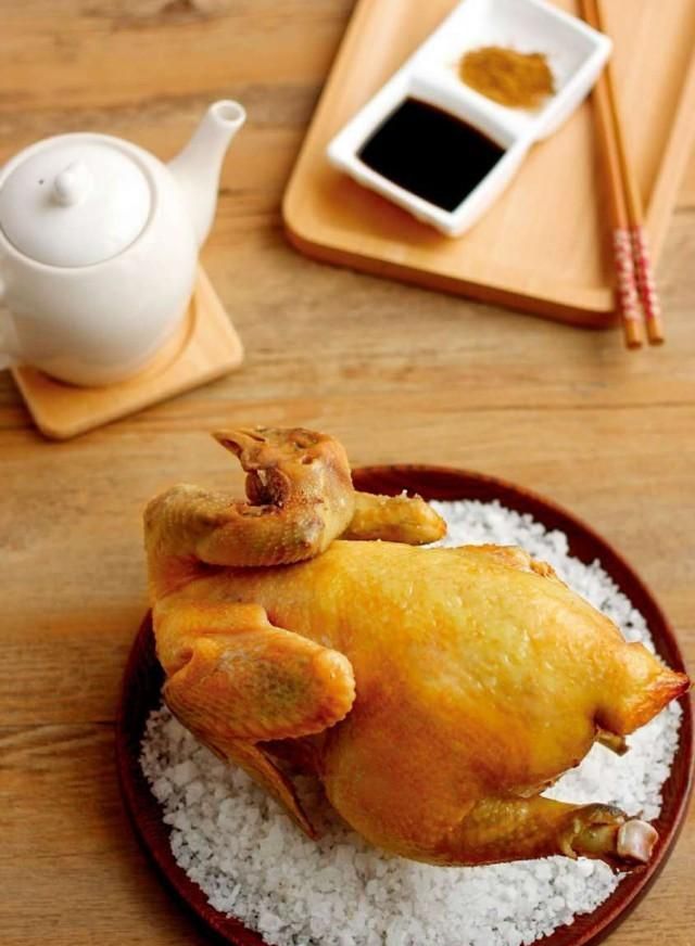 盐焗鸡是广东的一道菜,请问一下你会做吗图10