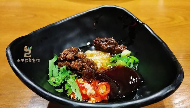 这“5碗蘸料”堪称火锅界的扛把子，都吃过的不是内行就是吃货