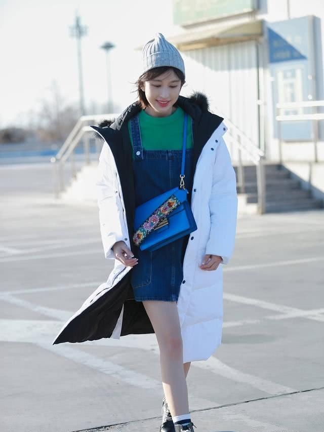 白色羽绒服套什么好看,白色羽绒服脏了怎么洗图2