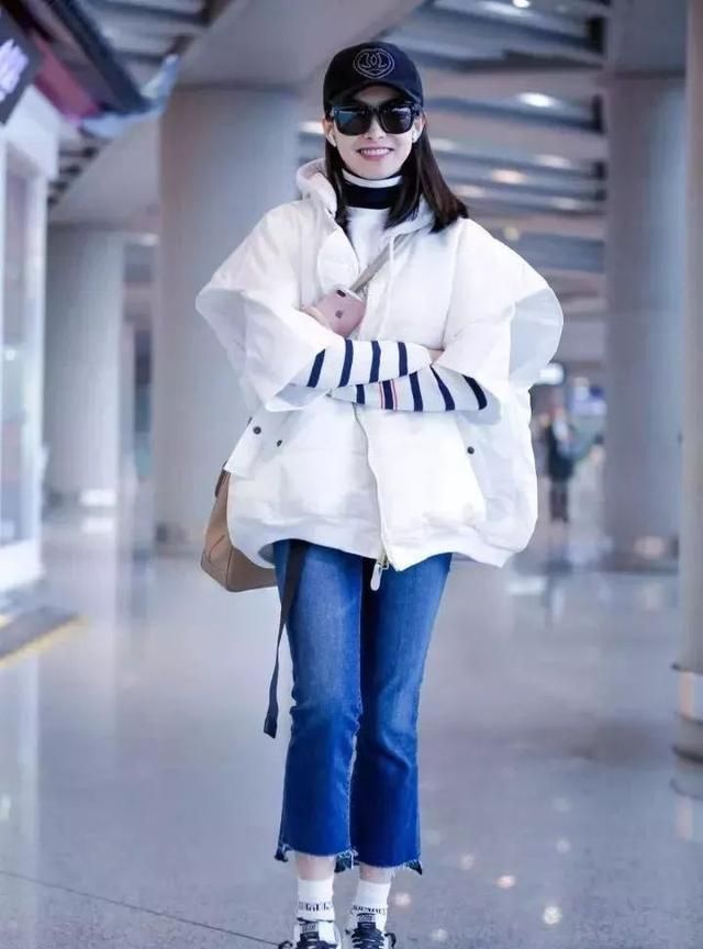 白色羽绒服套什么好看,白色羽绒服脏了怎么洗图18