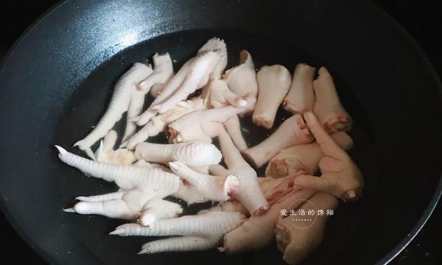 饭店不外传的凉拌鸡爪，不腥又解腻，爽口开胃，学会不用买了