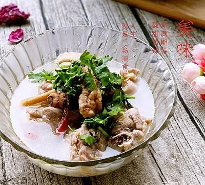 一碗让你神清气爽的营养汤_天麻当归鸡