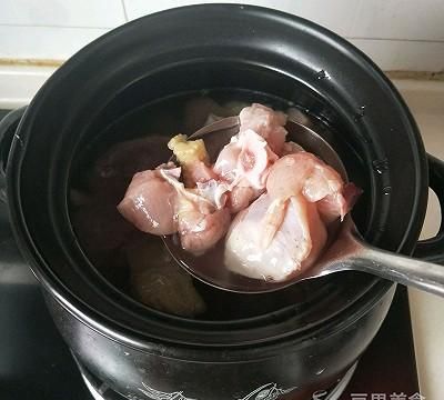 一碗让你神清气爽的营养汤_天麻当归鸡