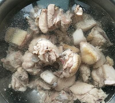 一碗让你神清气爽的营养汤_天麻当归鸡