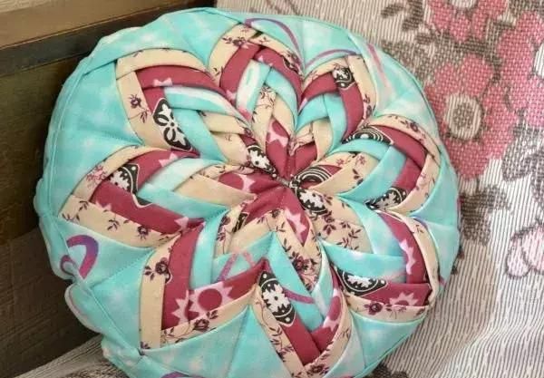 「拼布教程」菊花花瓣式样的枕头制作，新手也能学会！
