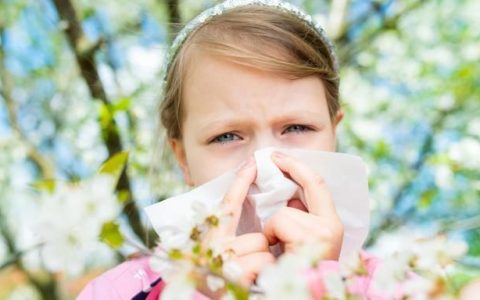 如何缓解过敏性鼻炎(过敏性鼻炎一接触过敏源就发作吗)