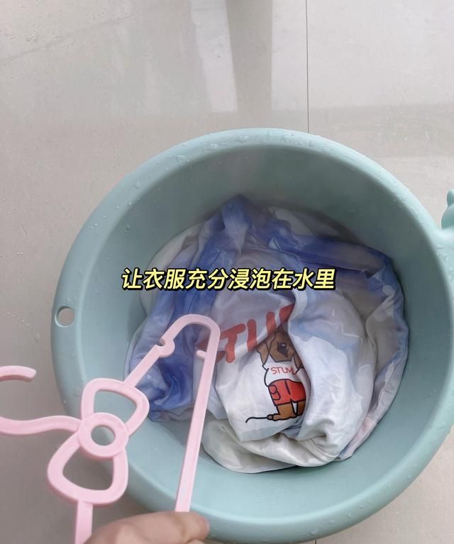 白色衣服被牛仔裤染色怎么办？