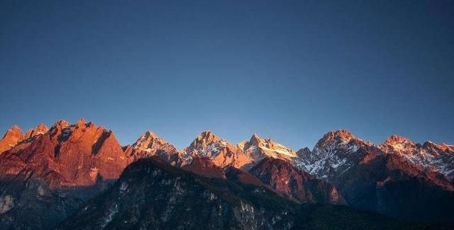 世界上最大的山脉是什么图1