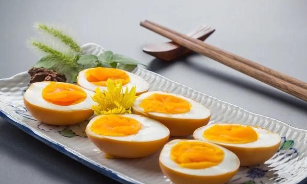 这4种蛋吃了毁健康，太多人中招！鸡蛋+它们才是黄金搭档，养肝补血