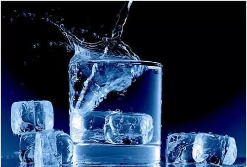 加冰的开水等于凉水？