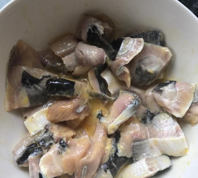在家里怎么做酸菜鱼火锅图7