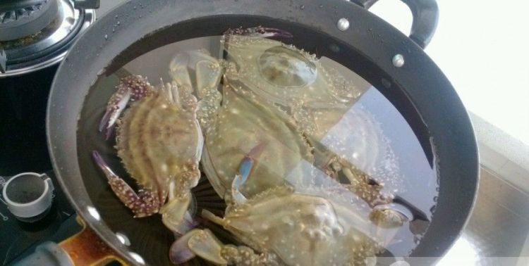 水煮螃蟹的做法和处理方法,家常水煮螃蟹的做法要煮多久图2