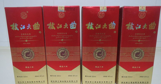 据说“白酒泡大蒜”能让白酒变柔，这是真的吗？听听老酒鬼怎么说