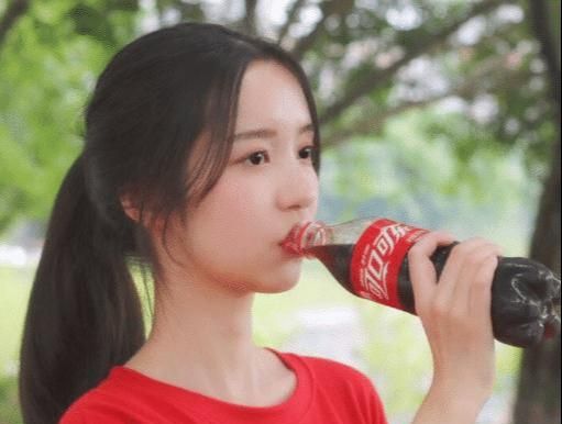味精加可乐等于催情药？是否有效？网红亲自测试，看到结果愣住了
