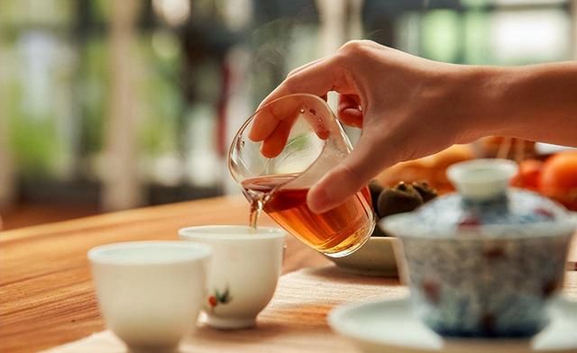 建议中年女性：生活别太节俭，5种茶要舍得喝，强过天天涂护肤品