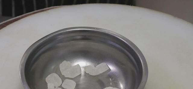 庄主教学每天一道菜，冰糖炖雪梨的做法，润肺止咳也好吃