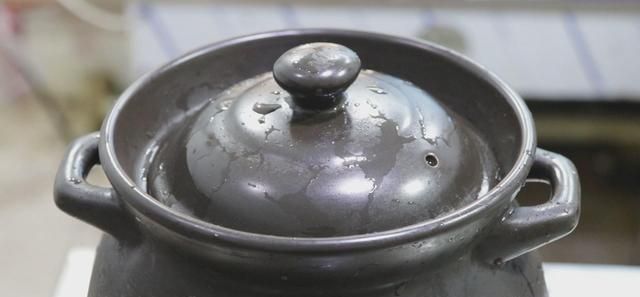 庄主教学每天一道菜，冰糖炖雪梨的做法，润肺止咳也好吃