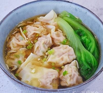 网红美食我来做 鲜虾猪肉馄饨