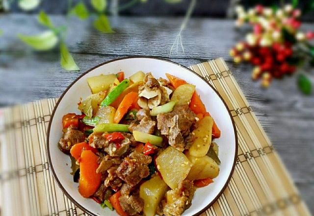 羊肉煲汤要放什么(羊肉可以加山药炖汤吗)图2