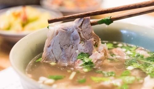 羊肉煲汤要放什么(羊肉可以加山药炖汤吗)图3