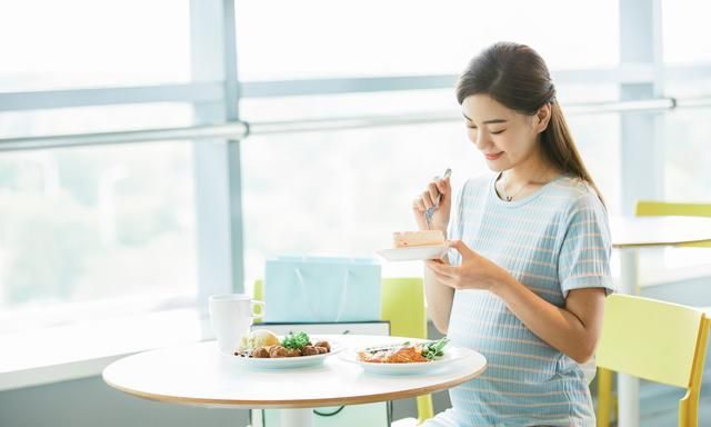 怀胎十月，妈妈的内脏会发生什么样的变化？一张高清对比图告诉你