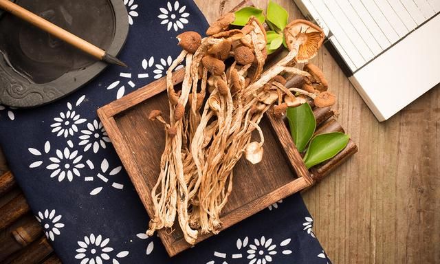 腊肉和干茶树菇怎么做才好吃图6