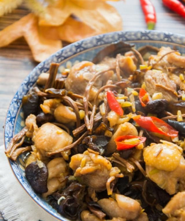 腊肉和干茶树菇怎么做才好吃图8